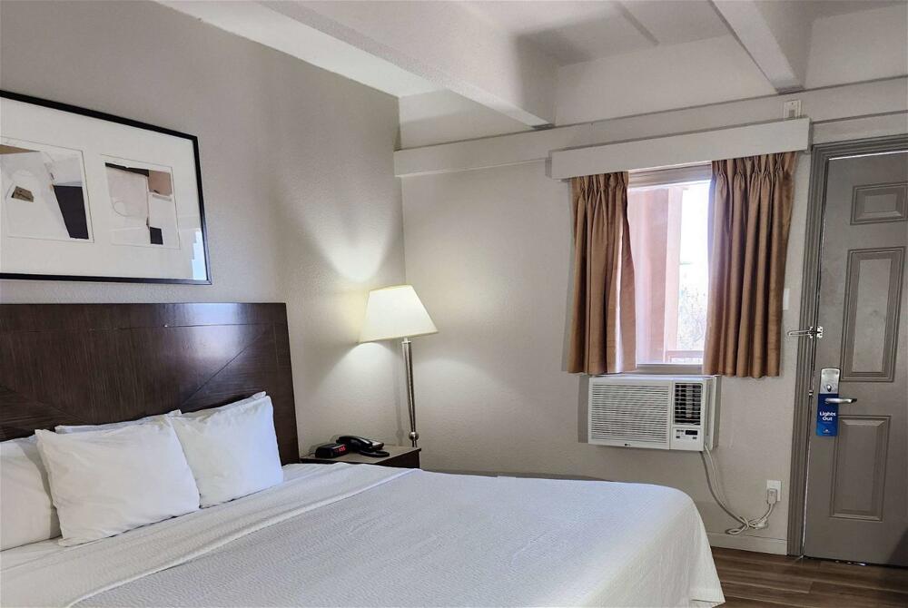 Foto de una habitación de Hotel Days Inn by Wyndham Denver Downtown
