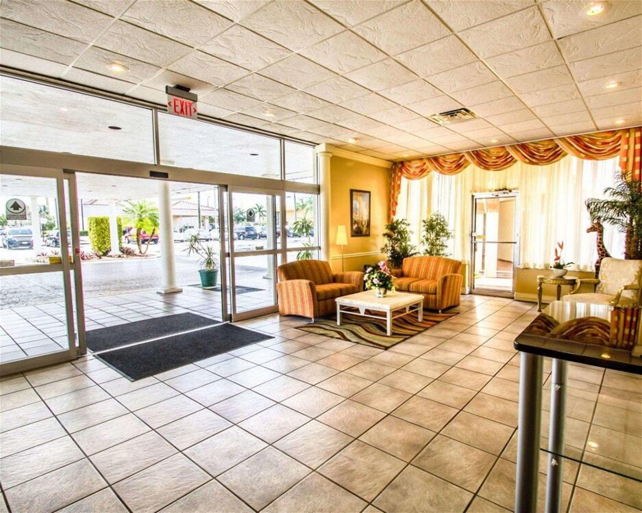 Foto de las zonas nobles de Hotel Econo Lodge Port Canaveral Area