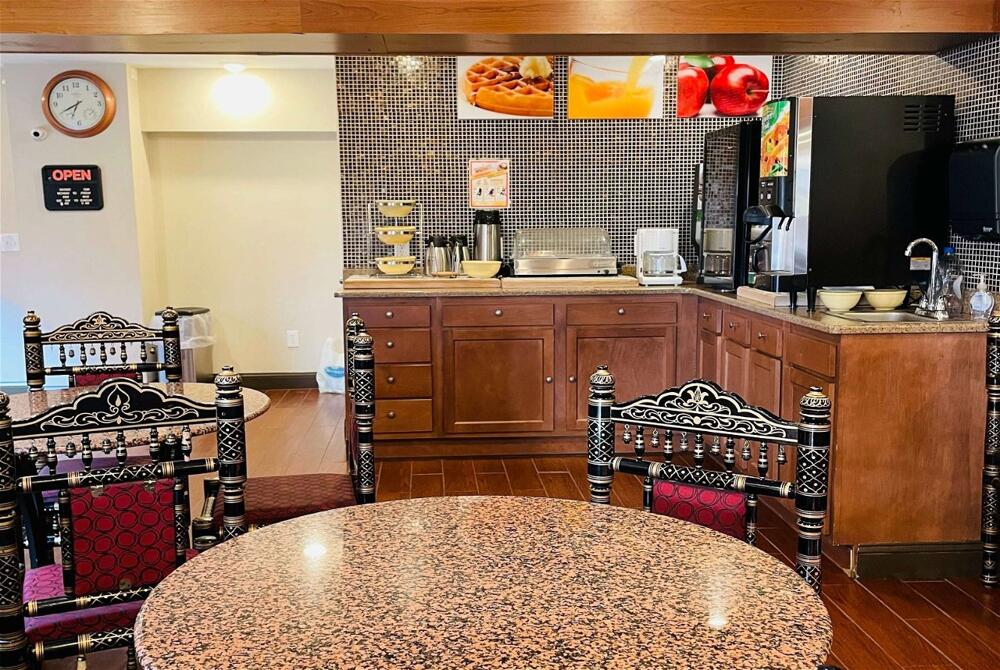 Foto de restauración de Hotel Super 8 by Wyndham Gloucester