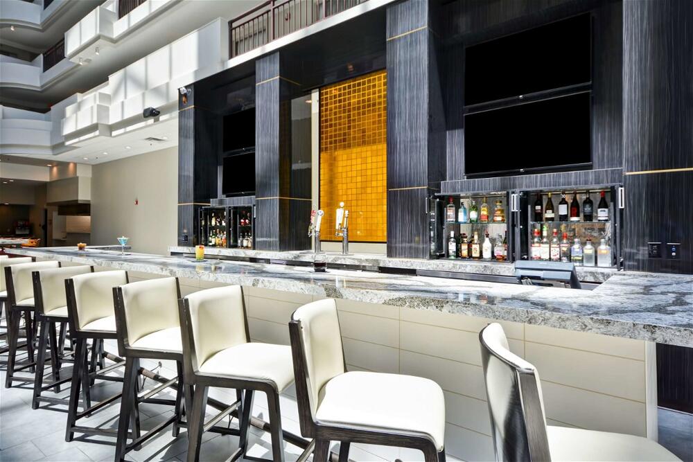 Foto de restauración de Embassy Suites Hotel Charlotte