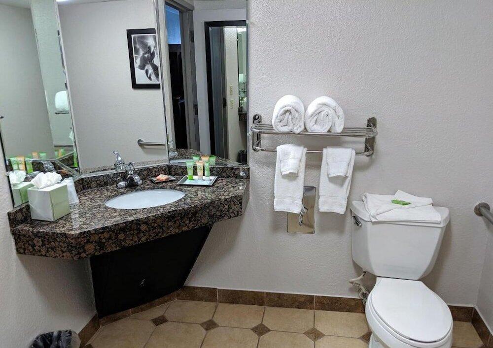 Foto del baño de Hotel Wyndham Garden Charlotte Airport Southeast