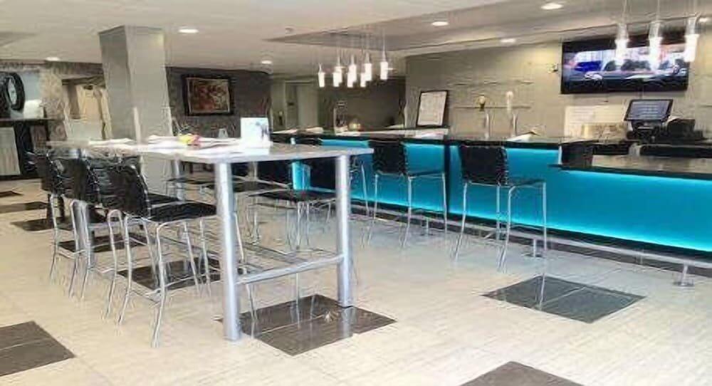 Foto de restauración de Hotel Wyndham Garden Charlotte Airport Southeast