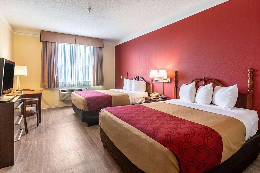 Foto de una habitación de Hotel Econo Lodge Inn &amp;amp; Suites Douglasville