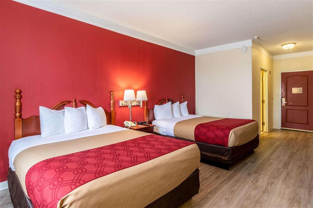 Foto de una habitación de Hotel Econo Lodge Inn &amp;amp; Suites Douglasville