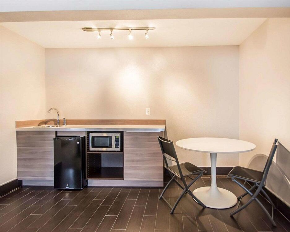 Foto de una habitación de Hotel Quality Inn &amp;amp; Suites By the Parks