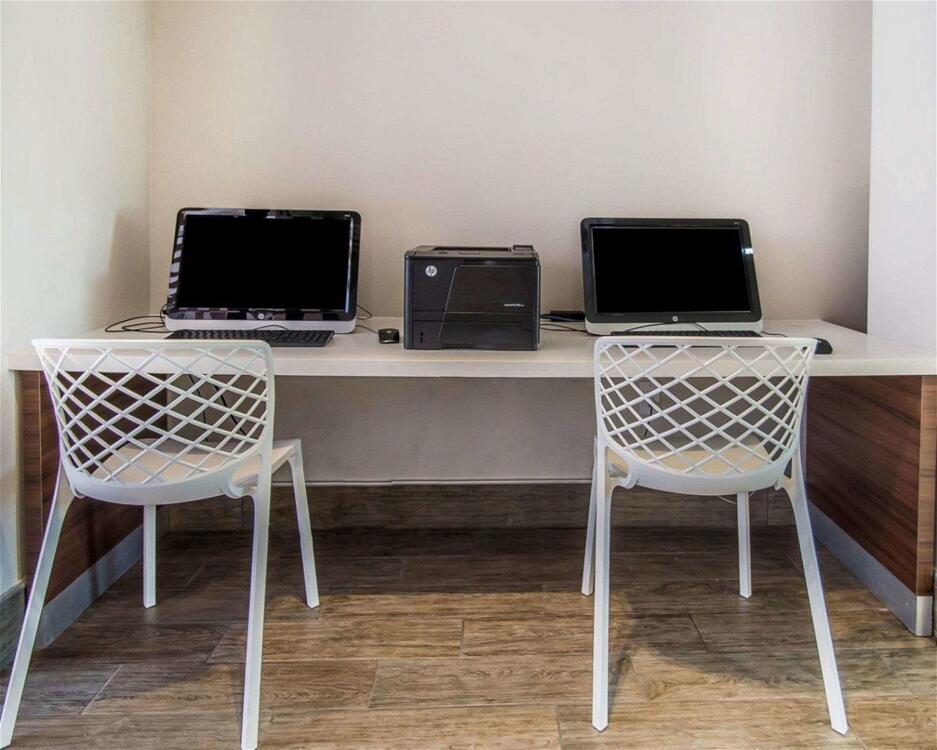 Foto de los servicios de Hotel Quality Inn &amp;amp; Suites By the Parks