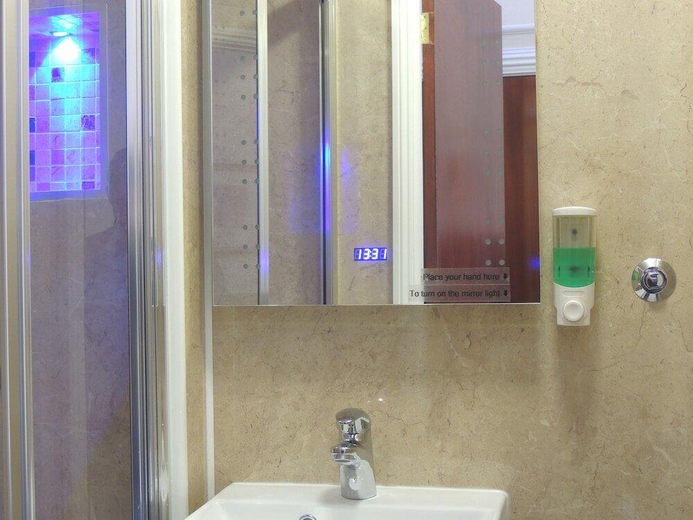 Foto del baño de Dolphin Hotel