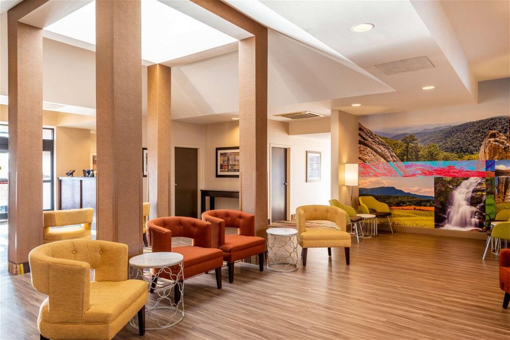 Foto de las zonas nobles de Hotel Clarion Pointe Harrisonburg