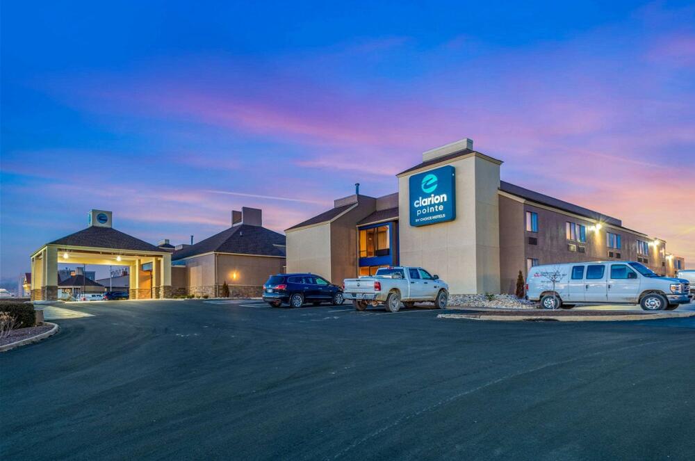 Foto del exterior de Hotel Clarion Pointe Harrisonburg