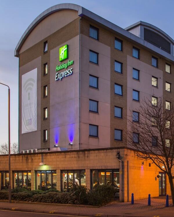 Foto del exterior de Holiday Inn Express London - Wandsworth, an IHG Hotel