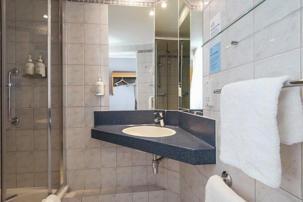 Foto del baño de Holiday Inn Express London - Wandsworth, an IHG Hotel