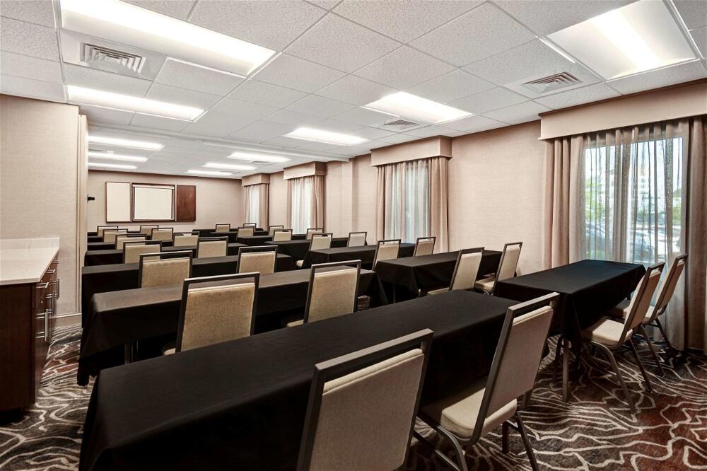 Foto de los servicios de Hotel Hampton Inn &amp;amp; Suites Alexandria Old Town Area South