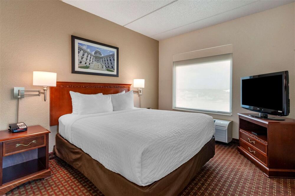 Foto de una habitación de Hotel Clarion Suites at the Alliant Energy Center