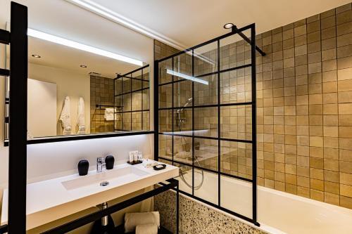 Foto del baño de Hostellerie Cèdre &amp;amp; Spa Beaune
