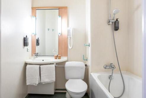 Foto del baño de B&amp;amp;B Hôtel Arras Centre Les Places