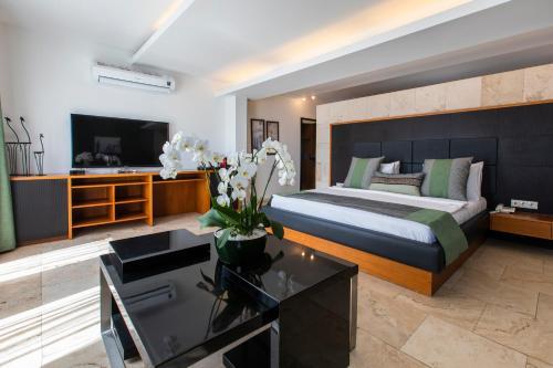 Foto de una habitación de Manastir Hotel &amp;amp; Suites