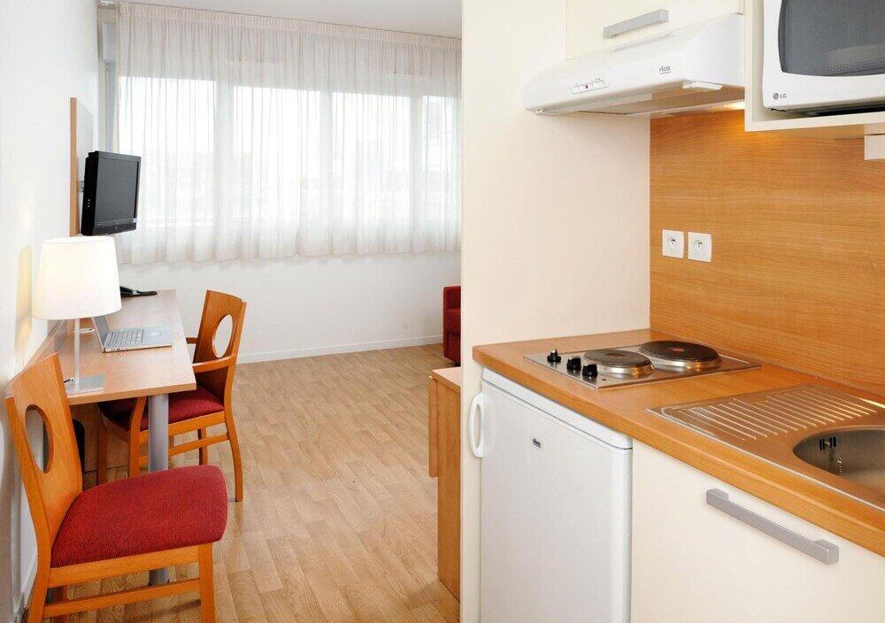 Foto de una habitación de Aparthotel Séjours &amp;amp; Affaires Rennes Longs Champs