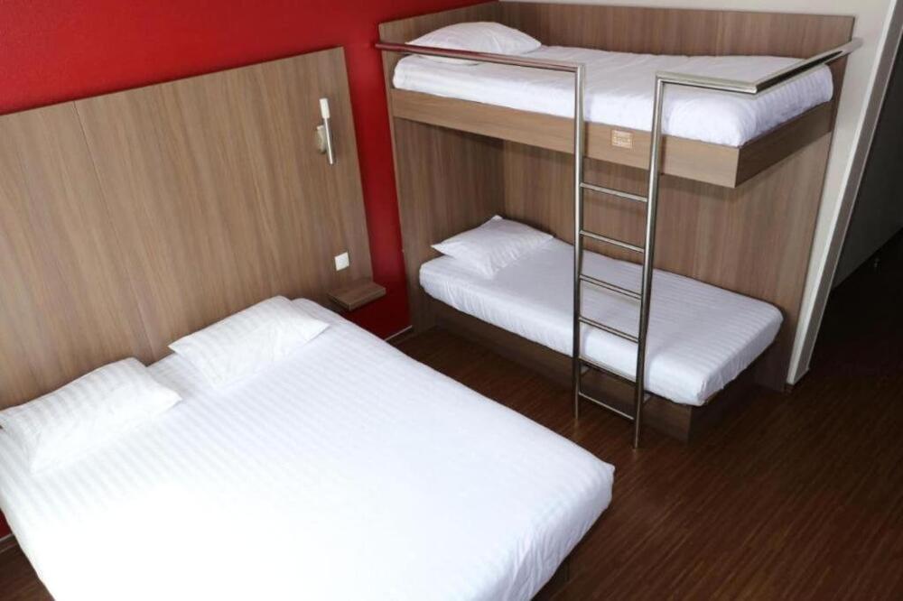 Foto de una habitación de B&amp;amp;B Hotel Bordeaux Talence