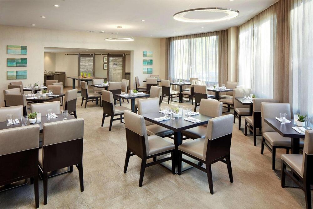 Foto de restauración de Hotel Hilton Garden Inn San Diego Mission Valley/Stadium