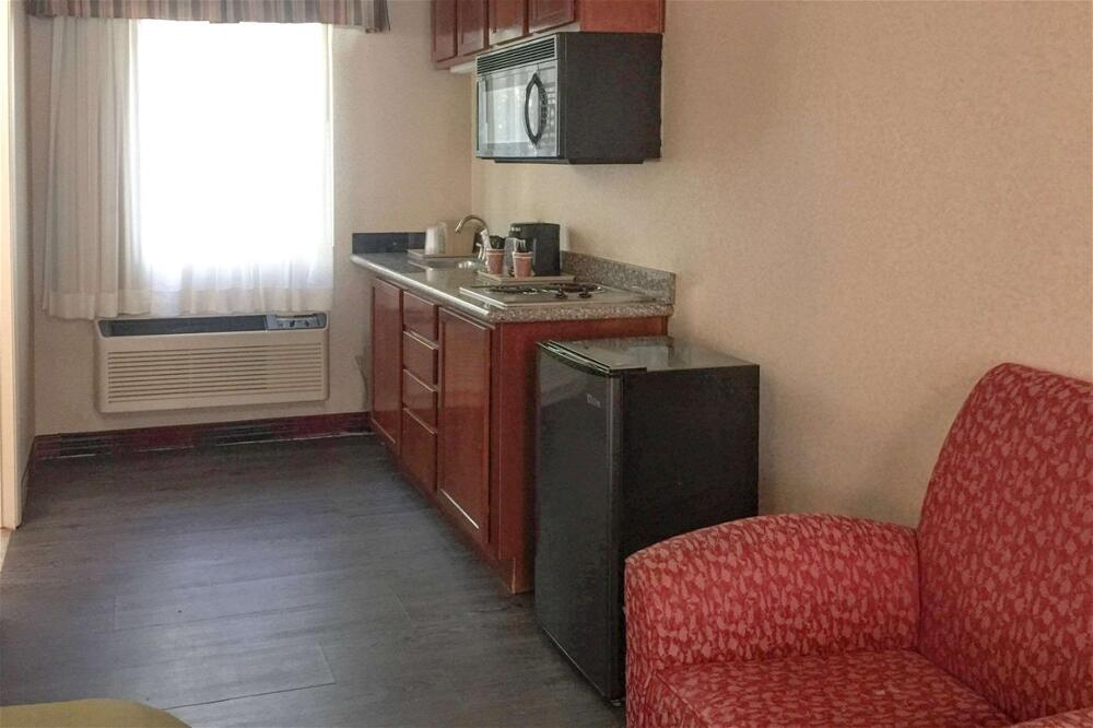 Foto de una habitación de Hotel Quality Inn &amp;amp; Suites Oceanside Near Camp Pendleton