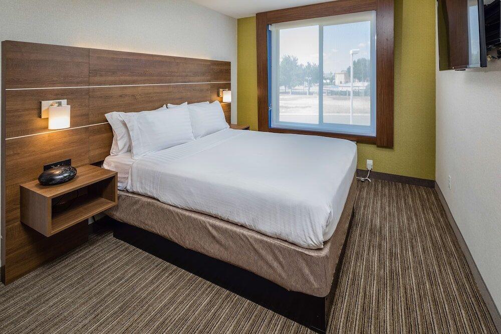 Foto de una habitación de Holiday Inn Express Hotel &amp;amp; Suites Modesto-Salida, an IHG Hotel
