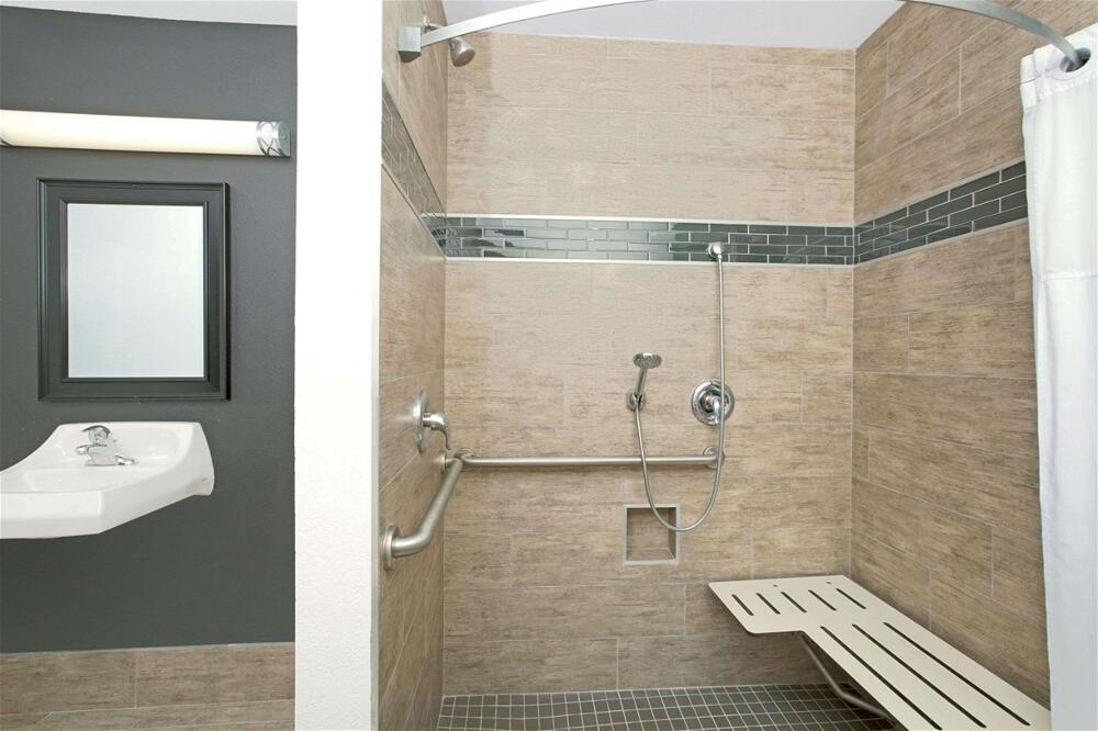 Foto del baño de Motel Travelodge by Wyndham LAX