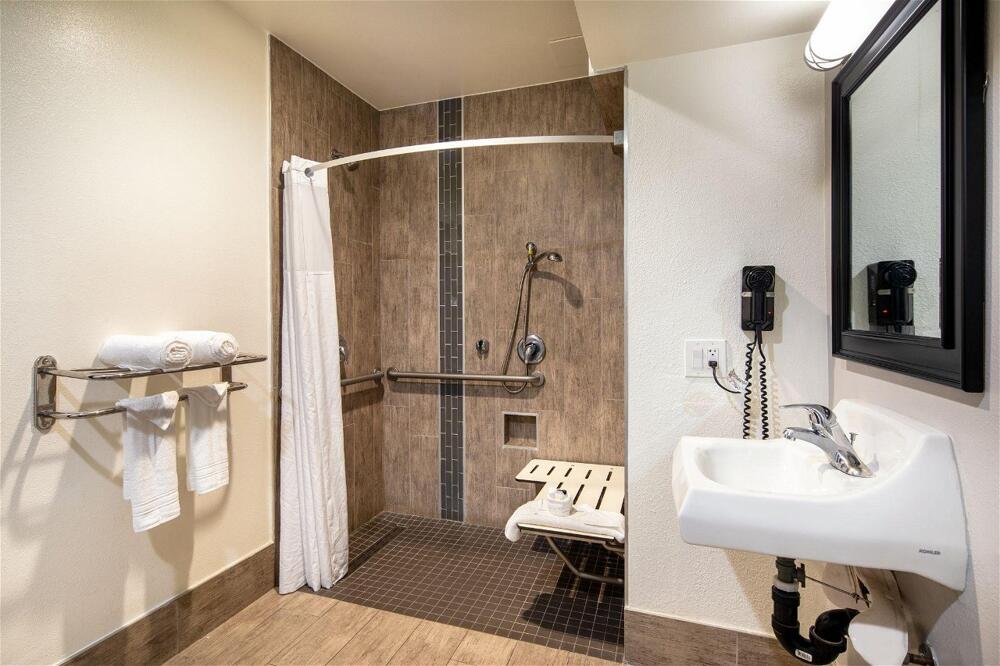 Foto del baño de Motel Travelodge by Wyndham LAX