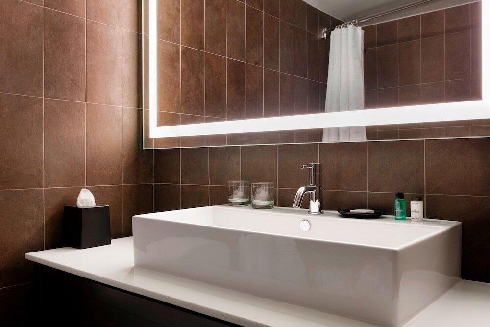 Foto del baño de Sheraton Charlotte Hotel