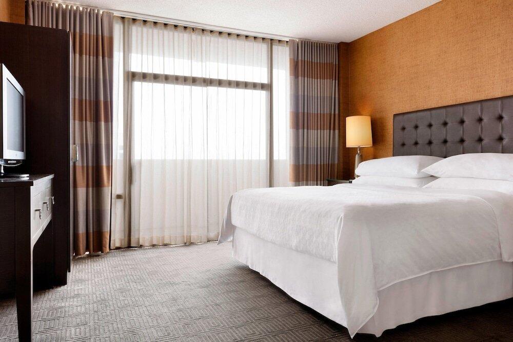 Foto de una habitación de Sheraton Charlotte Hotel