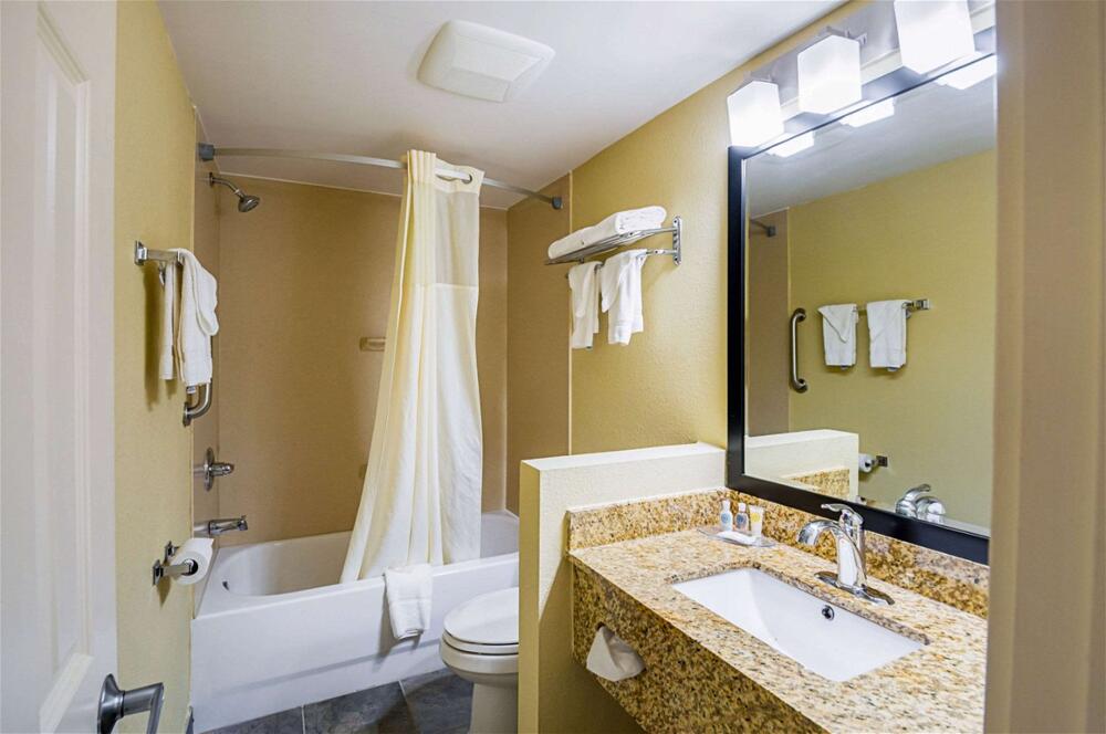 Room – Hotel Quality Inn &amp;amp; Suites