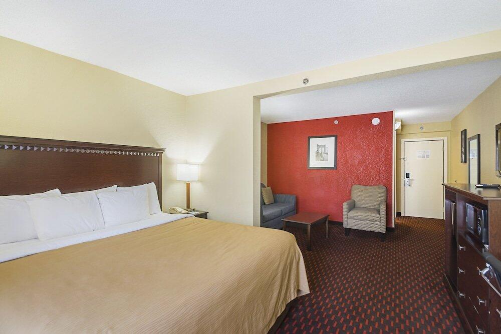 Room – Hotel Quality Inn &amp;amp; Suites