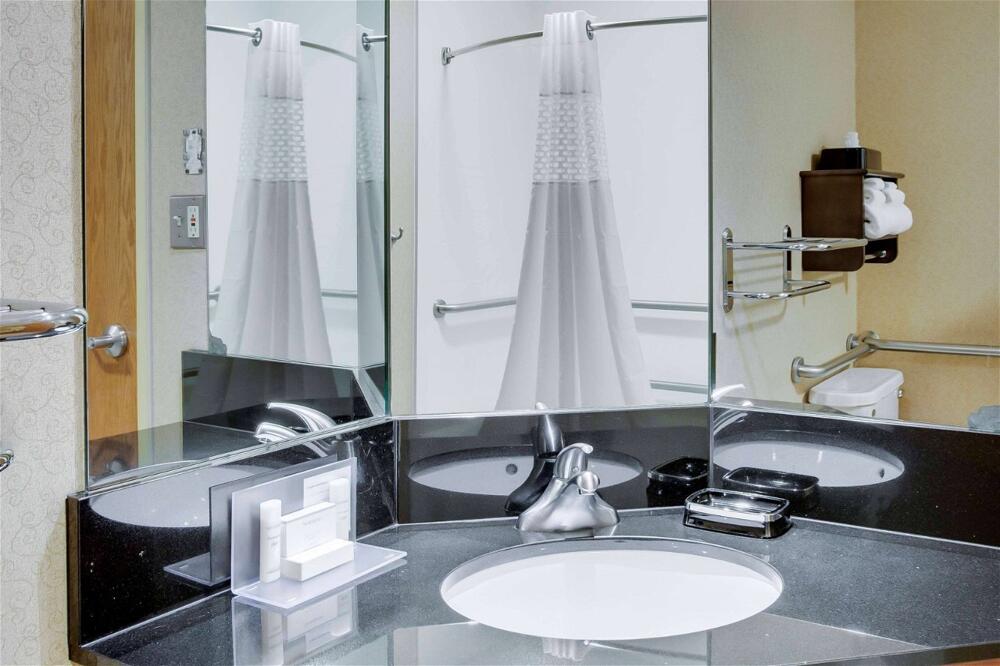 Foto del baño de Hotel Wingate by Wyndham Cranberry