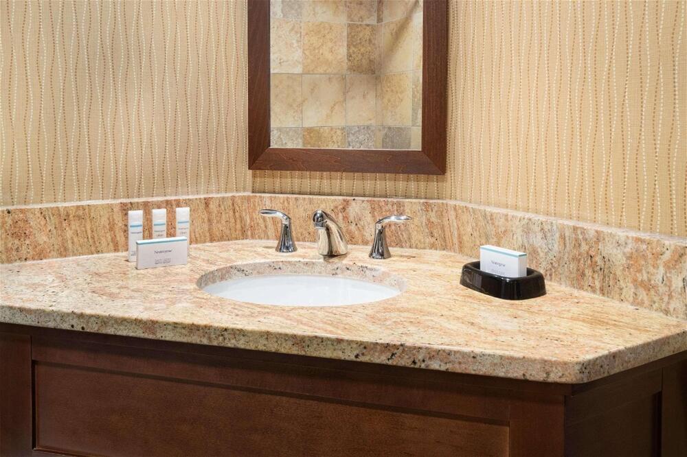 Foto del baño de Hotel Hampton Inn Cleveland-Downtown