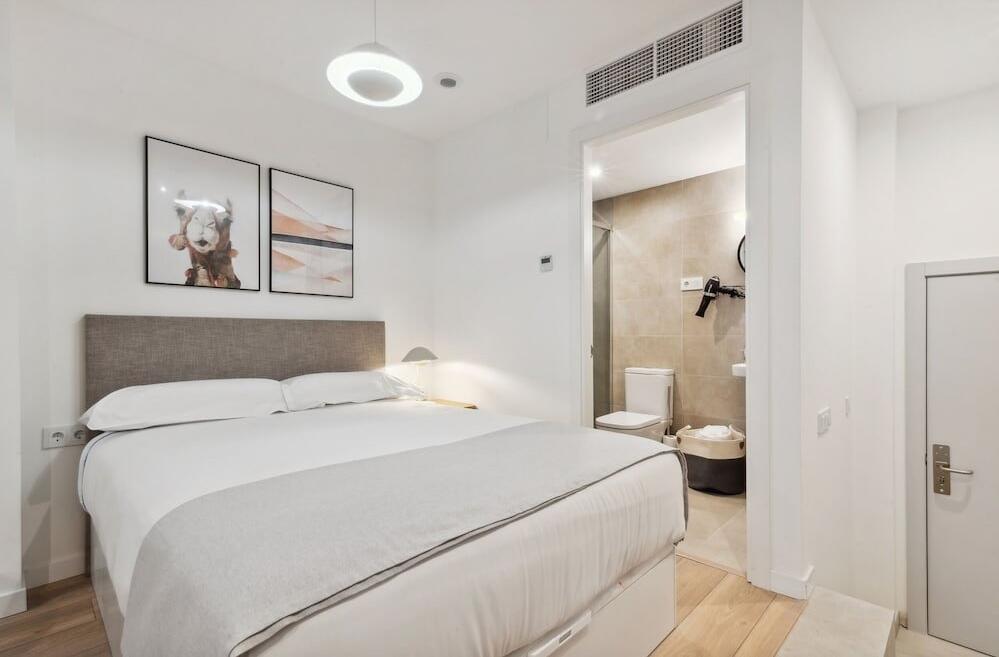 Foto de una habitación de Aparthotel limehome Valencia Carrer del Pare Palau