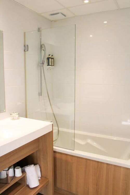 Foto del baño de The Originals Boutique, Hôtel Neptune, Montpellier Sud (Inter-Hotel)