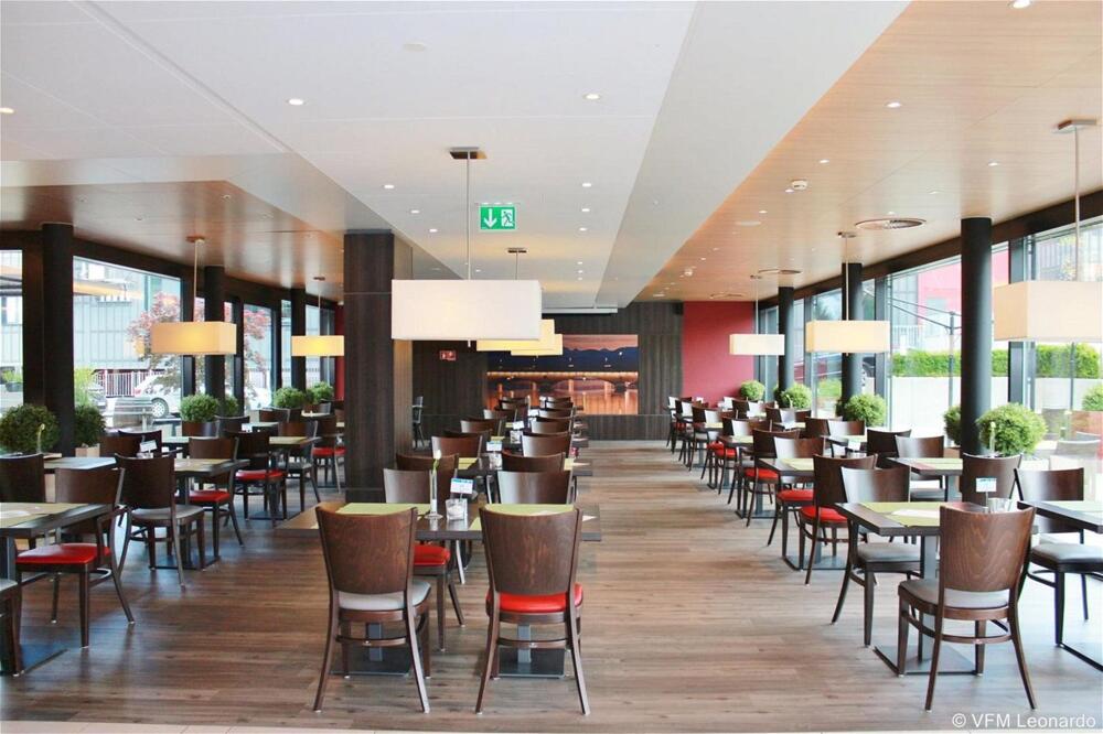 Foto de restauración de Holiday Inn Express Zürich Airport, an IHG Hotel