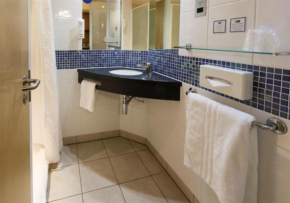 Foto del baño de Holiday Inn Express Antrim, an IHG Hotel