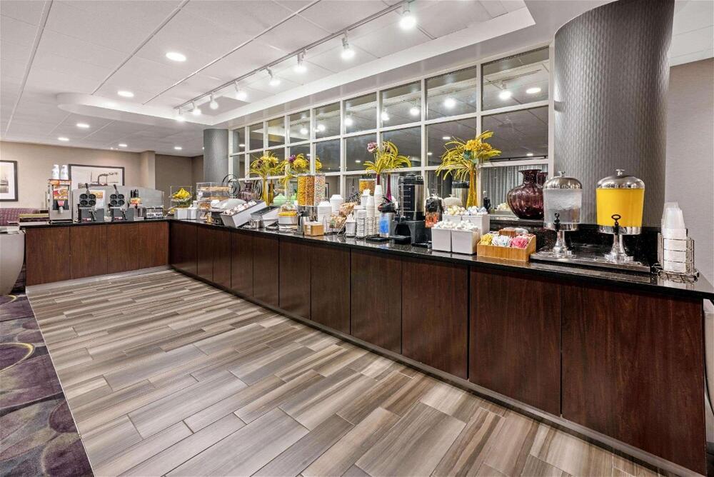 Foto de restauración de Hotel La Quinta by Wyndham Tacoma - Seattle