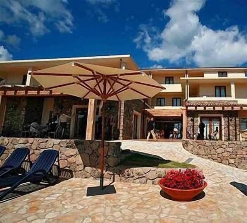 Foto del exterior de Hotel Villa Gustui Maris
