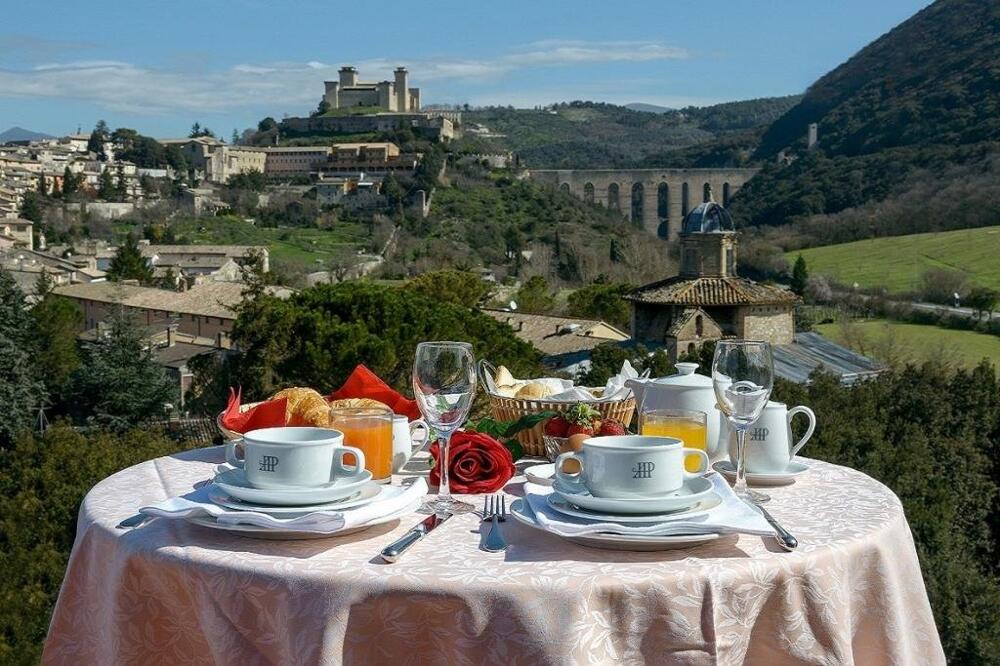 Foto del entorno de Albornoz Palace Hotel