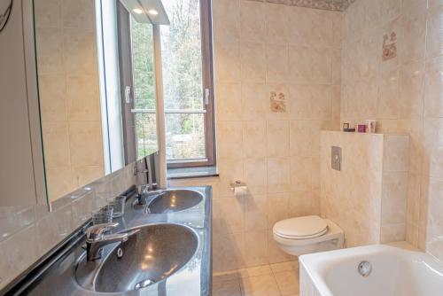 Foto del baño de Hotel des Comtes Durbuy