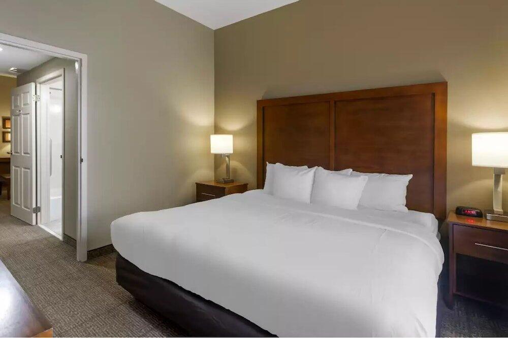 Foto de una habitación de Hotel Comfort Inn &amp;amp; Suites Peachtree Corners