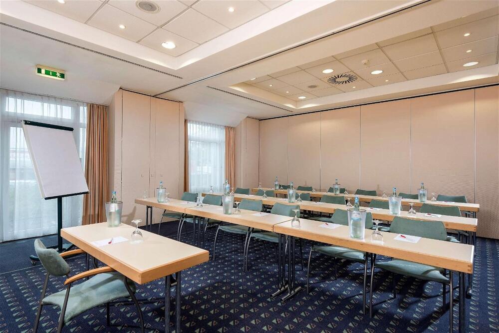 Foto de los servicios de Hotel Ramada by Wyndham Hannover