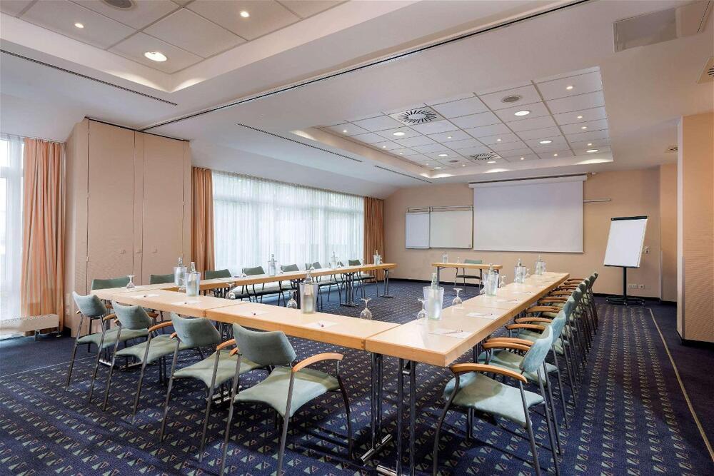 Foto de los servicios de Hotel Ramada by Wyndham Hannover