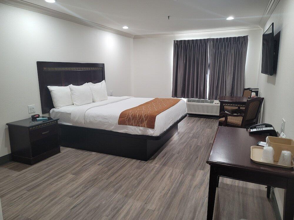 Foto de una habitación de Hotel Quality Inn &amp;amp; Suites Bell Gardens-Los Angeles