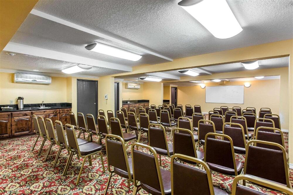 Foto de los servicios de Hotel Quality Inn &amp;amp; Suites Bell Gardens-Los Angeles