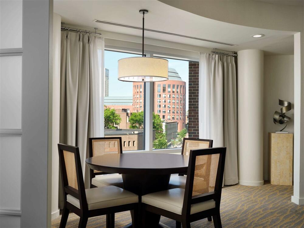 Foto de una habitación de The Inn at Penn, A Hilton Hotel