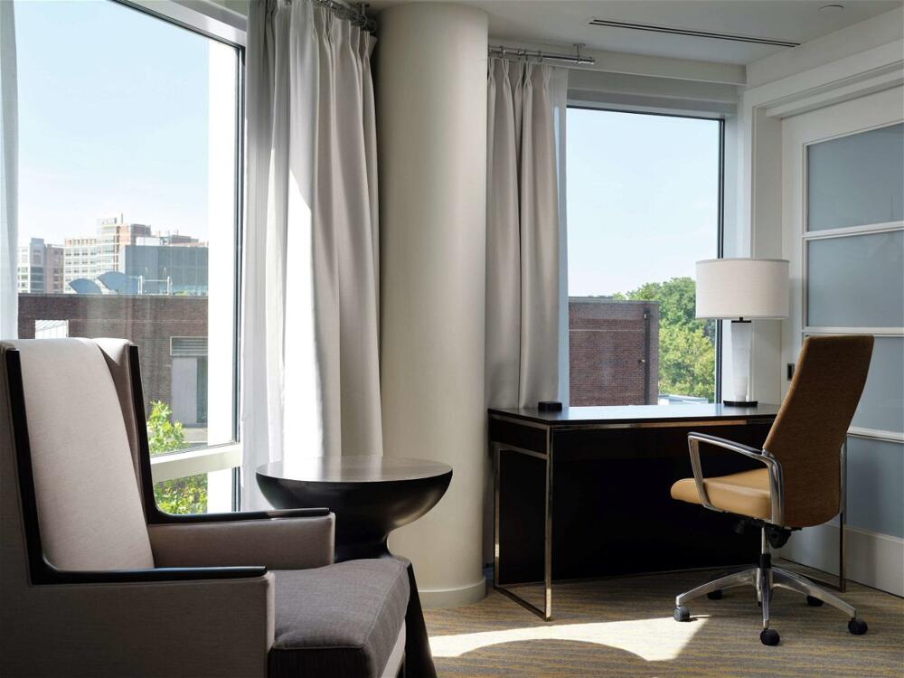 Foto de una habitación de The Inn at Penn, A Hilton Hotel