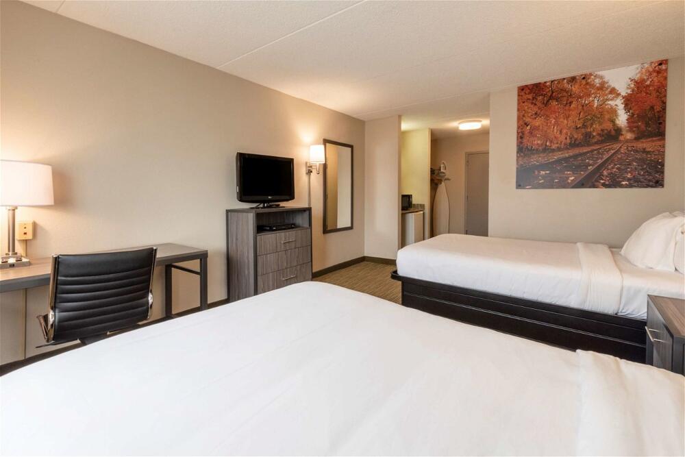 Foto de una habitación de SureStay Plus Hotel by Best Western McGuire AFB Jackson