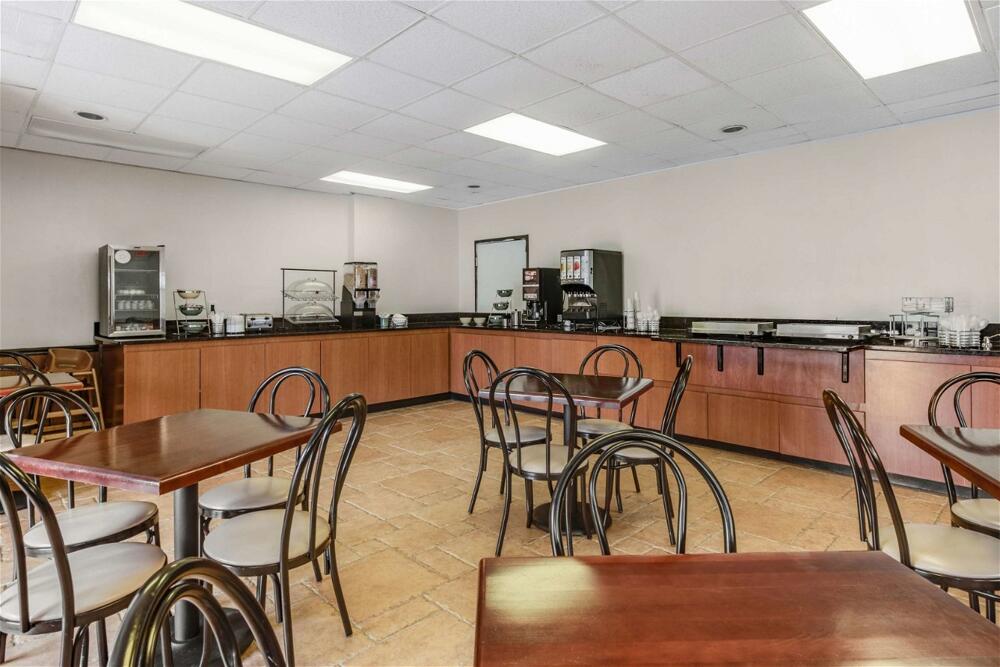 Foto de restauración de SureStay Plus Hotel by Best Western McGuire AFB Jackson